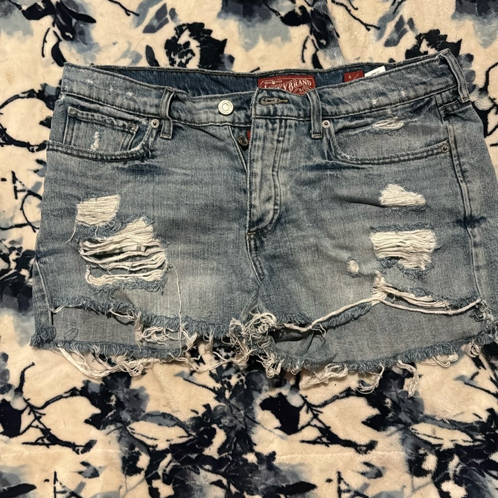 Size 6/28 lucky brand shorts. Worn once